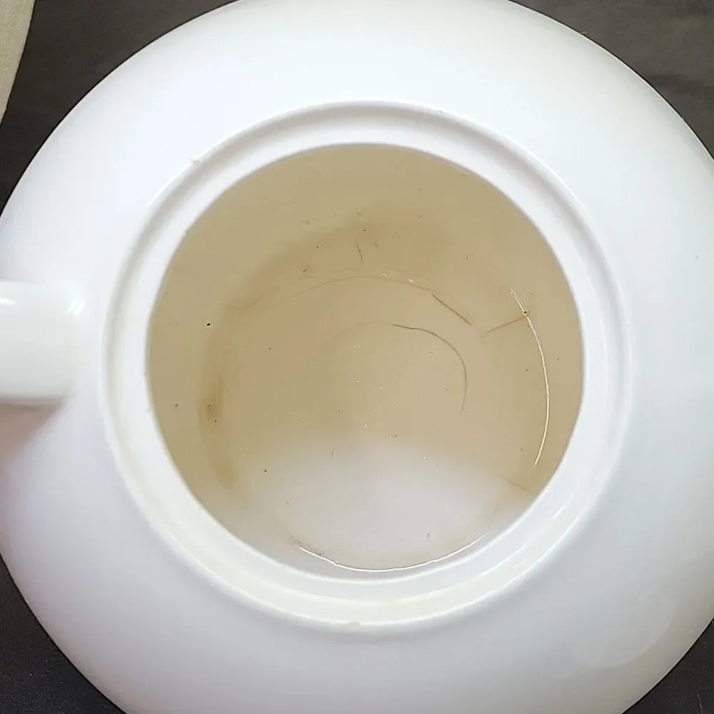 White‎ Teapot With 2 Syracuse China Cups